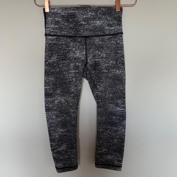 lululemon athletica Pants - Lululemon Womens Leggings 6 Black Luon Wunder Under Hi-Rise 21” Crop Workout